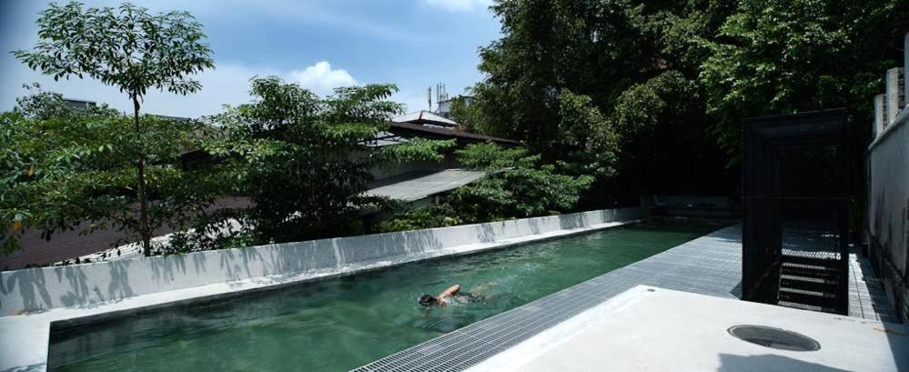 Belakang Kong Heng Aparthotel *