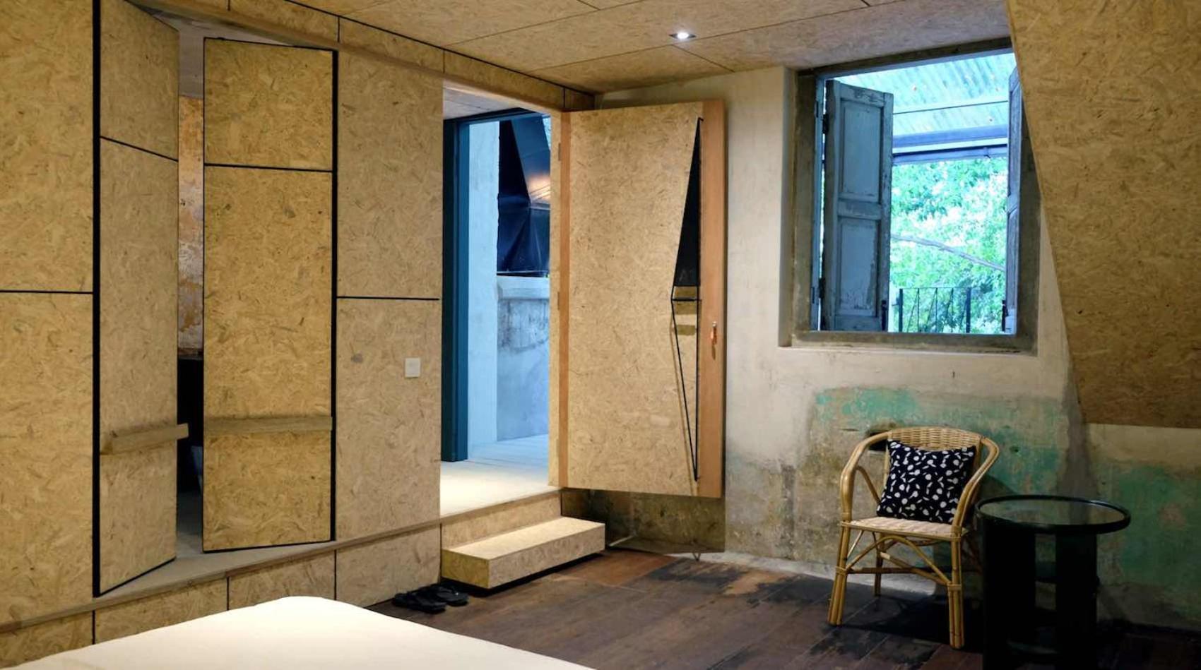 Belakang Kong Heng Aparthotel *
